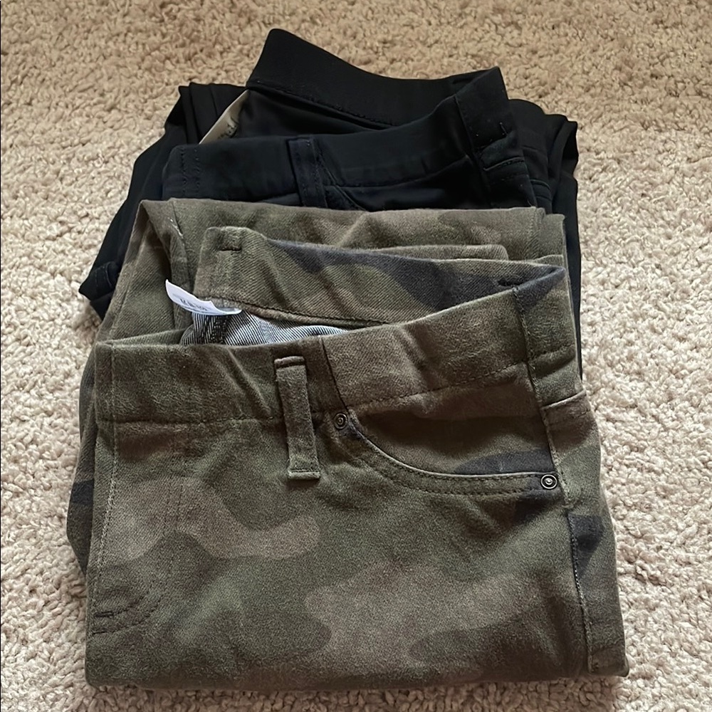 Time and True Women’s Camouflage and Black Capri Jeggings (size 8-10)